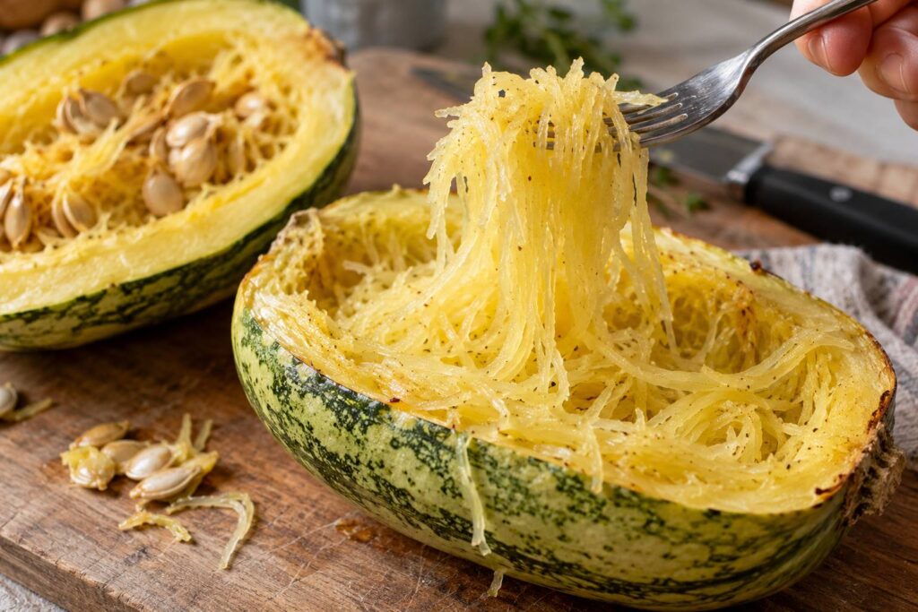 Plan de détail illustrant le sujet de l'article : Courge verte cheveux d&rsquo;ange : la reconnaître et la cuisiner